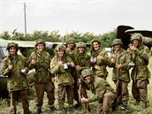 Odpolední aj spojeneckých parautist tyi dny po vylodní v Normandii.