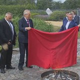 Miloš Zeman spálil červené trenýrky.