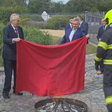 Miloš Zeman se rozhodl veřejně spálit trenky.