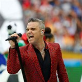 Robbie Williams byl tm, kdo slavnostn zahjil fotbalov ampiont.