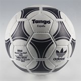 Mistrovství ve Španělsku se hrálo později ikonickým míčem Adidas Tango.