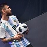 Míč Telstar představil slavný Argentinec Lionel Messi.