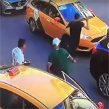 Taxikář se pokusil po nehodě utéct.