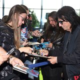 Alice Cooper rozdv podpisy fanoukm.