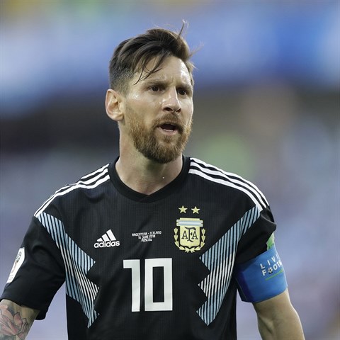 Lionel Messi pi zpase jeho Argentiny s Islandem.