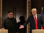 Trump Kimovi asto kynul, kam si má sednout.