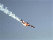 K zemi se ítící letadlo spolenosti Pacific Southwest Airlines, které krátce...