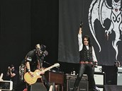 Kytarista Johnny Depp a zpvák Alice Cooper to na pódiu roztoili.