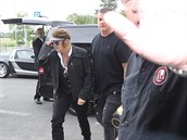 Johnny Depp pijídí na letit Václava Havla.