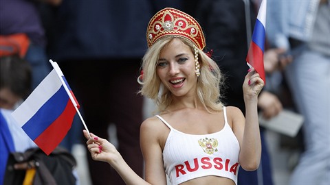 Moná ani ruská fanynka nevila, e by domácí tým tak skvle vstoupil do...