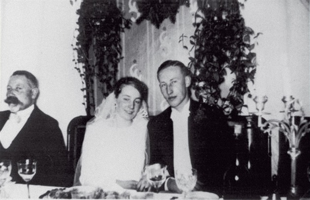 Lina Heydrichová ke svému mui, prominentnímu nacistovi Reinhardu Heydrichovi,...