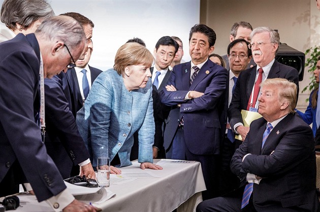 „Trump proti světu,“ komentují mnozí tuto fotografii ze summitu G7.