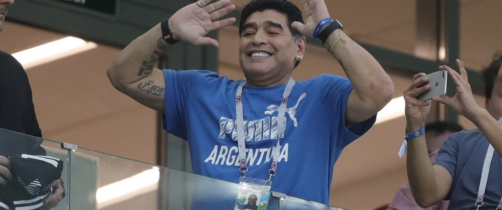 Diego Maradona je pi zápasech mistrovství svta v centru pozornosti.