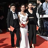 Herečka Alena Mihulová s lesbickou dcerou Karolínou Kachyňová a její přítelkyní.