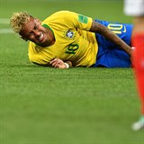 Neymar opět na zemi. Nic nového.