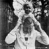 Klaus Heydrich zemřel více než rok poté, co jeho otec podlehl následkům...