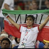 Ženy mají v Íránu vstup na fotbalová utkání zakázán, proti Portugalsku ale...