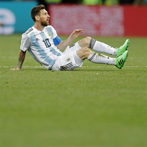 Lionel Messi je dole. Obrazn i fakticky.