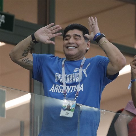 Diego Maradona je pi zpasech mistrovstv svta v centru pozornosti.
