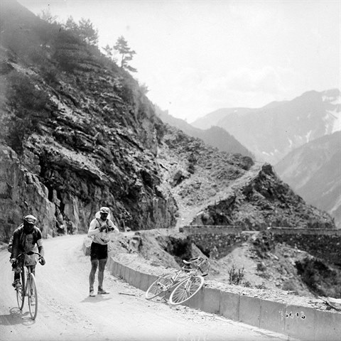 Zbr z etapy Grenoble-Nice v roce 1912.