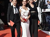 Hereka Alena Mihulová s lesbickou dcerou Karolínou Kachyová a její pítelkyní.
