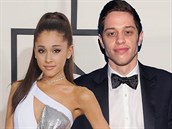 Zpvaka Ariana Grande a jej snoubenec komik Pete Davidson