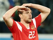 Arom Dzjuba salutuje po svém gólu do ruské sít. To se v Rusku sluí a patí.