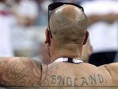 Anglický fanouek a jeho originální tetování.