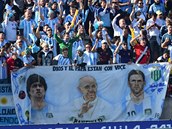 Ti nejslavnjí mui Argentiny: Diego Maradona, pape Frantiek a Lionel Messi.