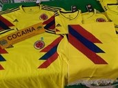 Sedmdesát kilogram kokainu objevili ve fotbalových dresech kolumbijtí...