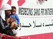 Uprchlíci na lodi Léka bez hranic.