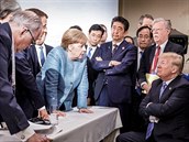 Trump proti svtu, komentují mnozí tuto fotografii ze summitu G7.