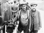 Závodníci po zdolání jednoho z úsek v roce 1911.