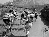 Oberstvení závodníka bhem Tour de France 1964.