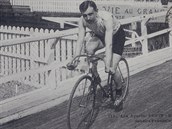 Pohlednice s Lucienem Petit-Bretonem, dvojnásobným vítzem Tour z let 1907 a...