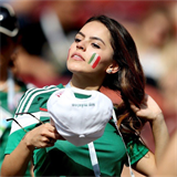 Tribuny ruských stadionů rozzářila i tahle mexická kráska.