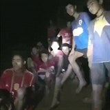 Chlapci byli v jeskyni devět dní sami a ve tmě, než je jeden z potápěčů objevil.