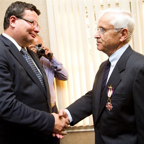 V roce 2011 byl Josef Man vyznamenn tehdejm ministrem obrany Alexandrem...