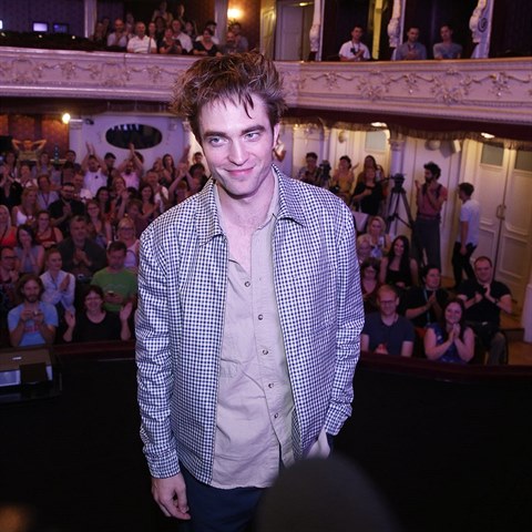 Robert Pattinson v Městském divadle v Karlových Varech.