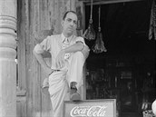 Majitel malého obchdku s potravinami v Louisian v roce 1938.