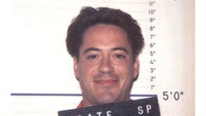 Robert Downey Jr. je známý rebel. Není tak divu, �e skon�il v rukou zákona.