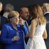 Melania Trumpová při rozpravě s Agelou Merkelovou.