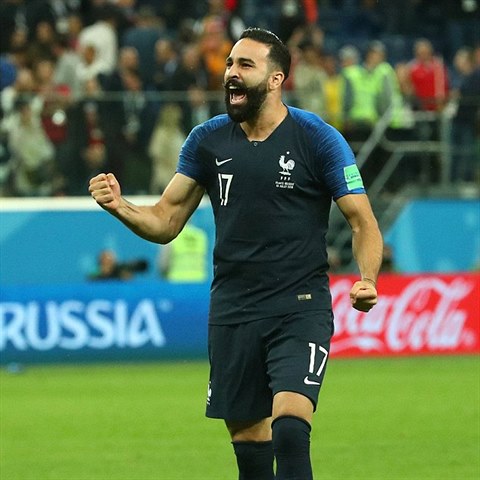 Adil Rami reprezentuje prv Francii na MS ve fotbale.