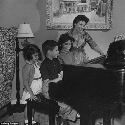 Nancy Sinatra se od rozvodu s Frankem vnovala vchov t dt.