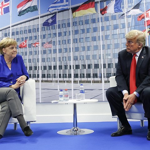 Trump jedn se svm nmeckm protjkem, kanclkou Angelou Merkelovou.