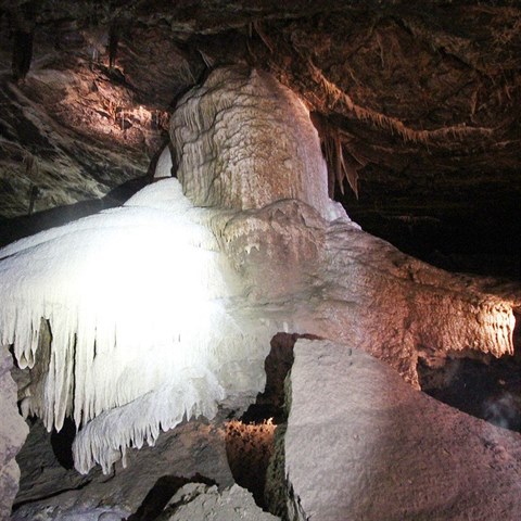 Takhle to vypad v Amatrsk jeskyni v Moravskm krasu.