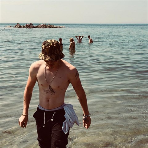 Fotkou z Chorvatska se na svm Instagramu pochlubil Beckhamv nejstar syn...