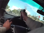 V Las Vegas se policista musel vypo�ádat se zlod�ji aut.