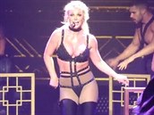 Britney ádila v sexy  obleku.