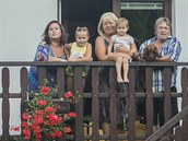 Rodinná idylka u Romana Skamene. S manelkou, dcerou a vnukami.